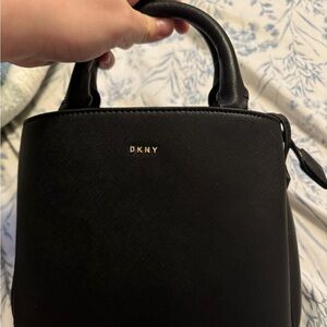 AUTHENTIC DKNY BLACK CROSSBODY BAG